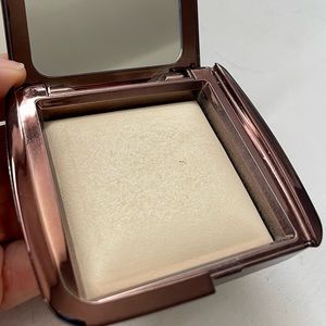 Hourglass Ambient Lighting Powder in Diffused Light